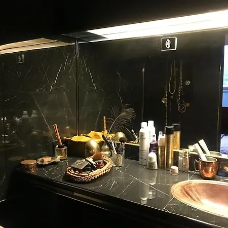 아파트 A Writer's Flat