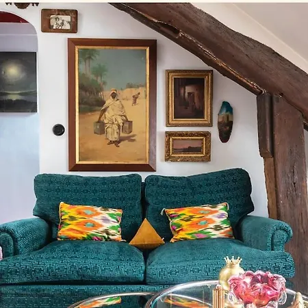 A Writer's Flat 아파트