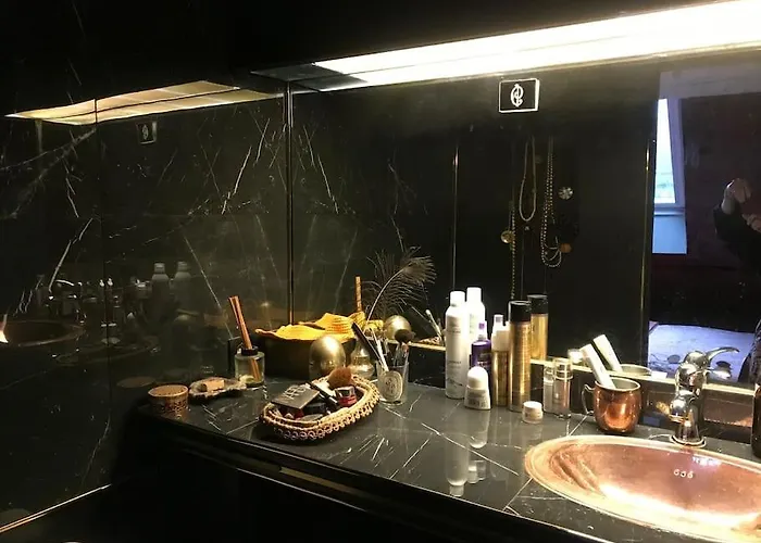 דירה A Writer's Flat